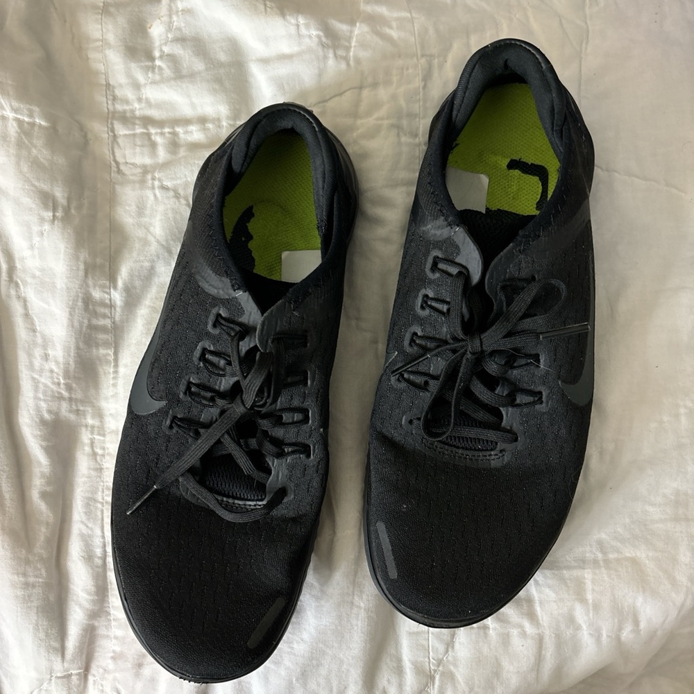 Black Nike Free run